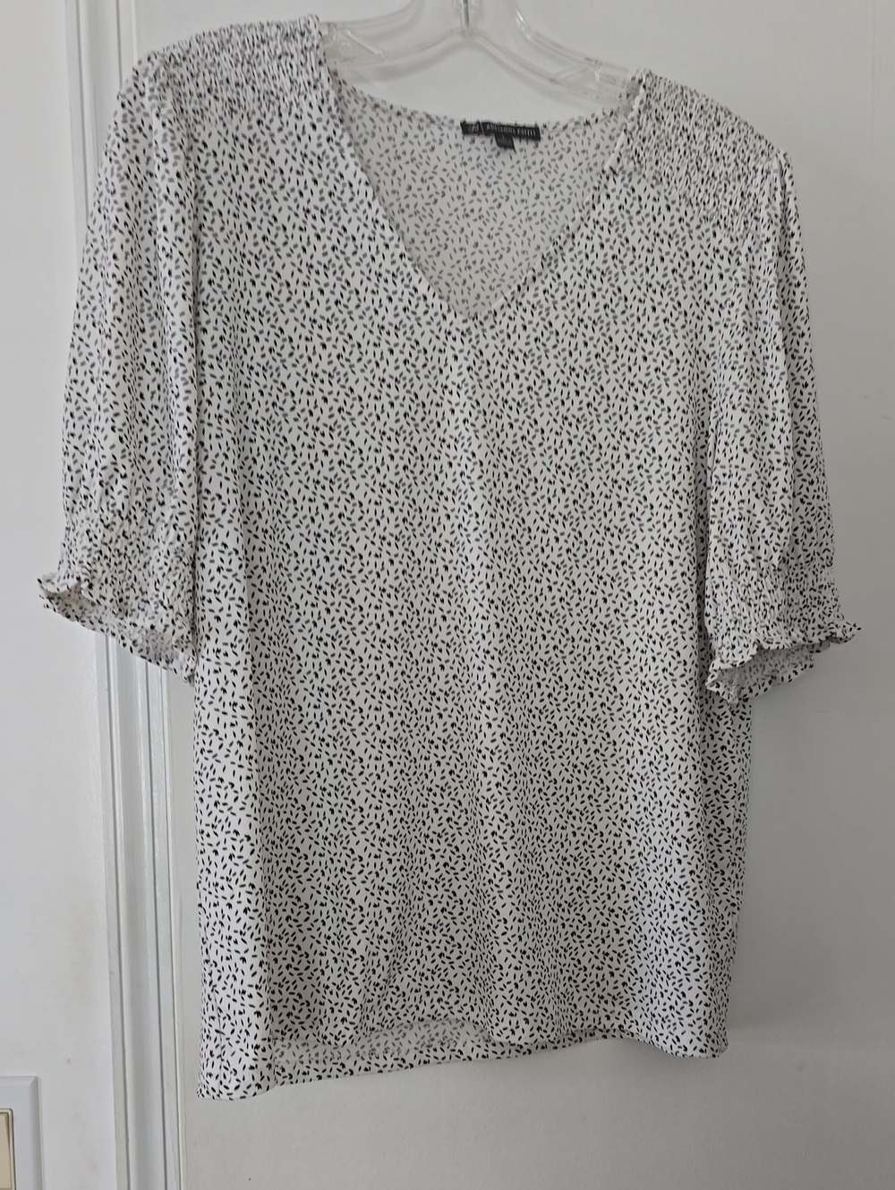 Black Speckled V neck Short Sleeve Blouse